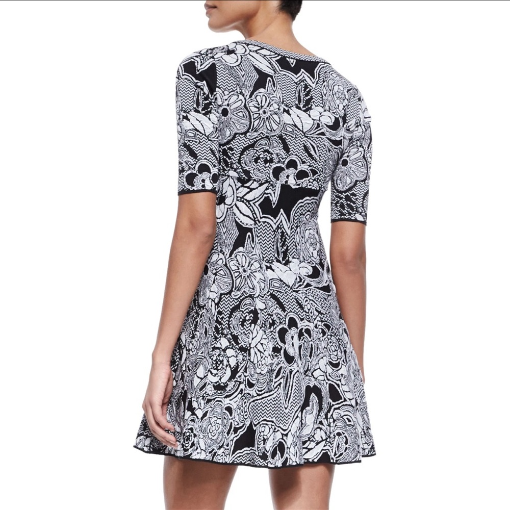 M Missoni Floral Zigzag Intarsia Dress Fit Flare Scoop Neck Black Cream SZ 46/XL - Picture 2 of 8